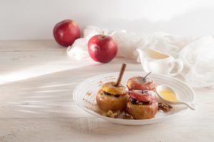 2. Manzanas Asadas con Canela y Miel