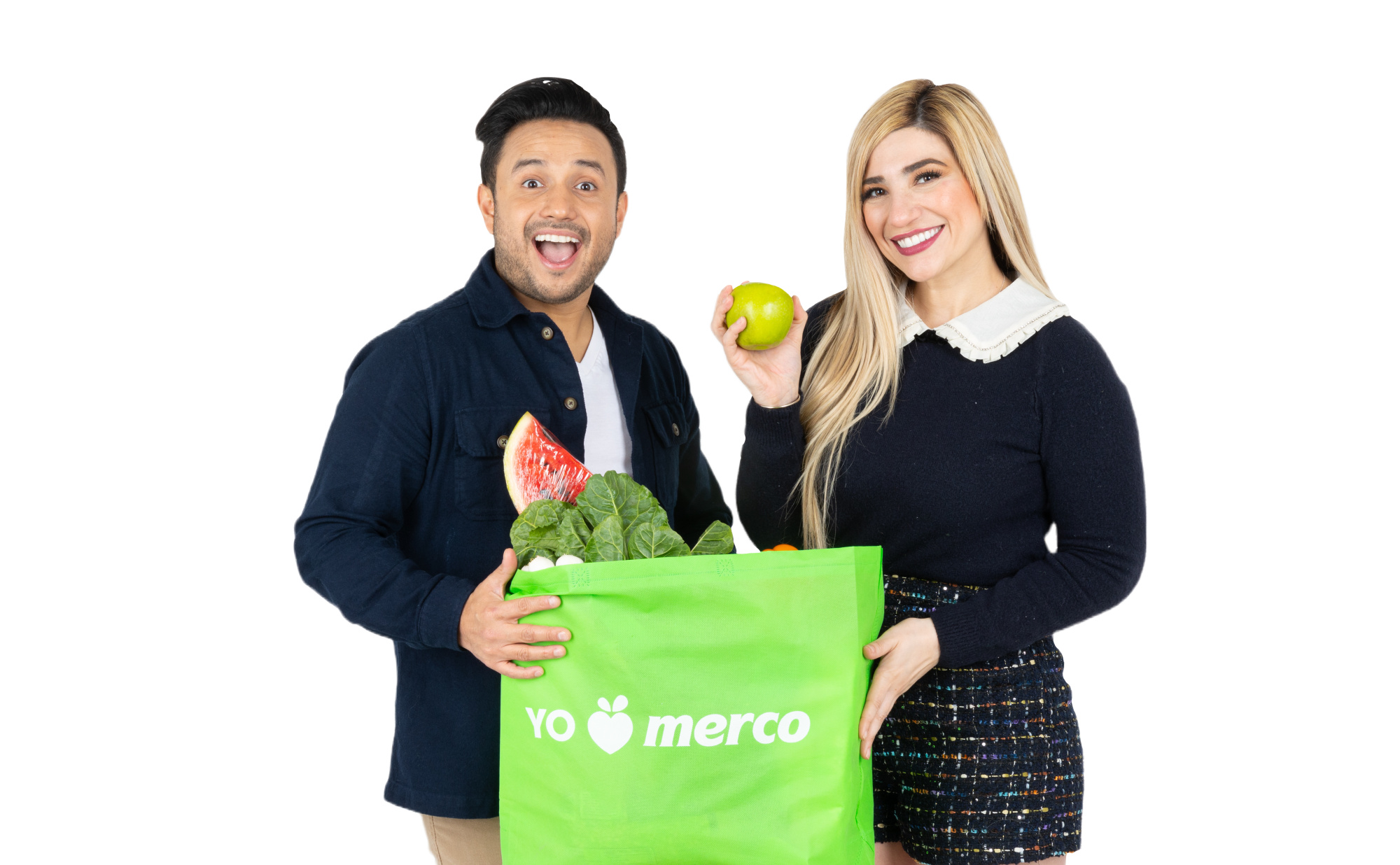 Imagen de pareja con bolsa Merco con despensa Imagen pareja con bolsa Merco despensa